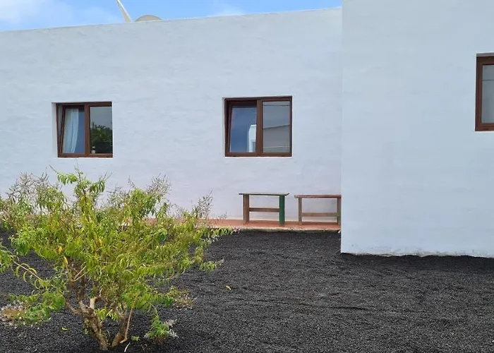 Yeyo En El Cráter Del Volcán Tinguaton