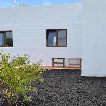 Yeyo En El Crater Del Volcan Tinguaton
