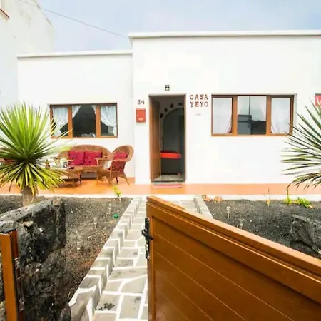 Holiday home Yeyo En El Crater Del Volcan *