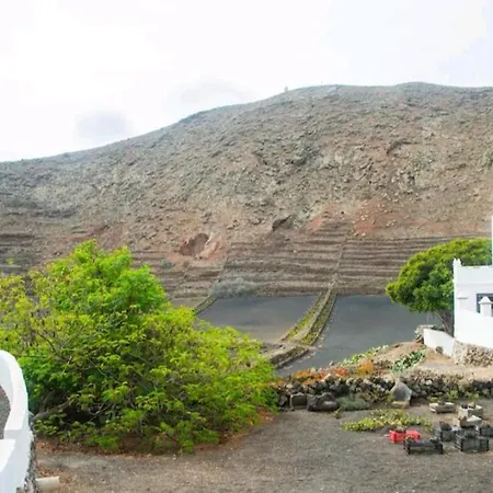 Yeyo En El Crater Del Volcan * Tinguaton