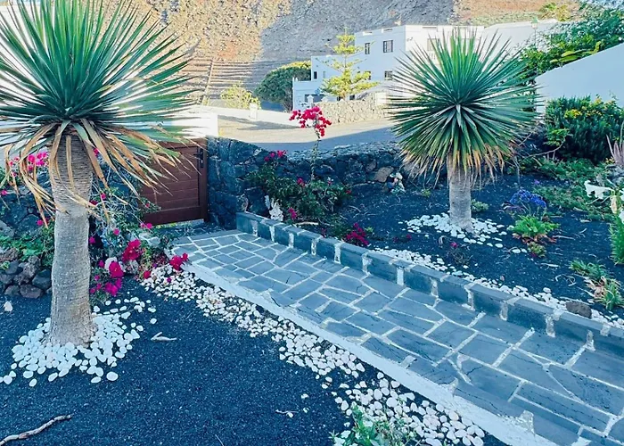 Yeyo En El Crater Del Volcan Tinguaton